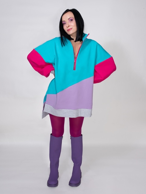 BLUZA KOLOROWA ZE STÓJKĄ I ŚCIĄGACZEM D