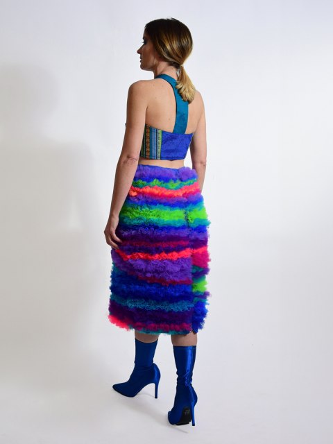 Strukturalna spódnica z kolorowym topem